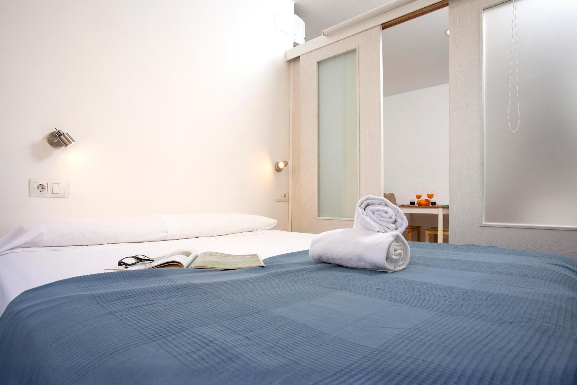 Sunstay Isabel Lofts Center ตอร์เรโมลิโนส ภายนอก รูปภาพ